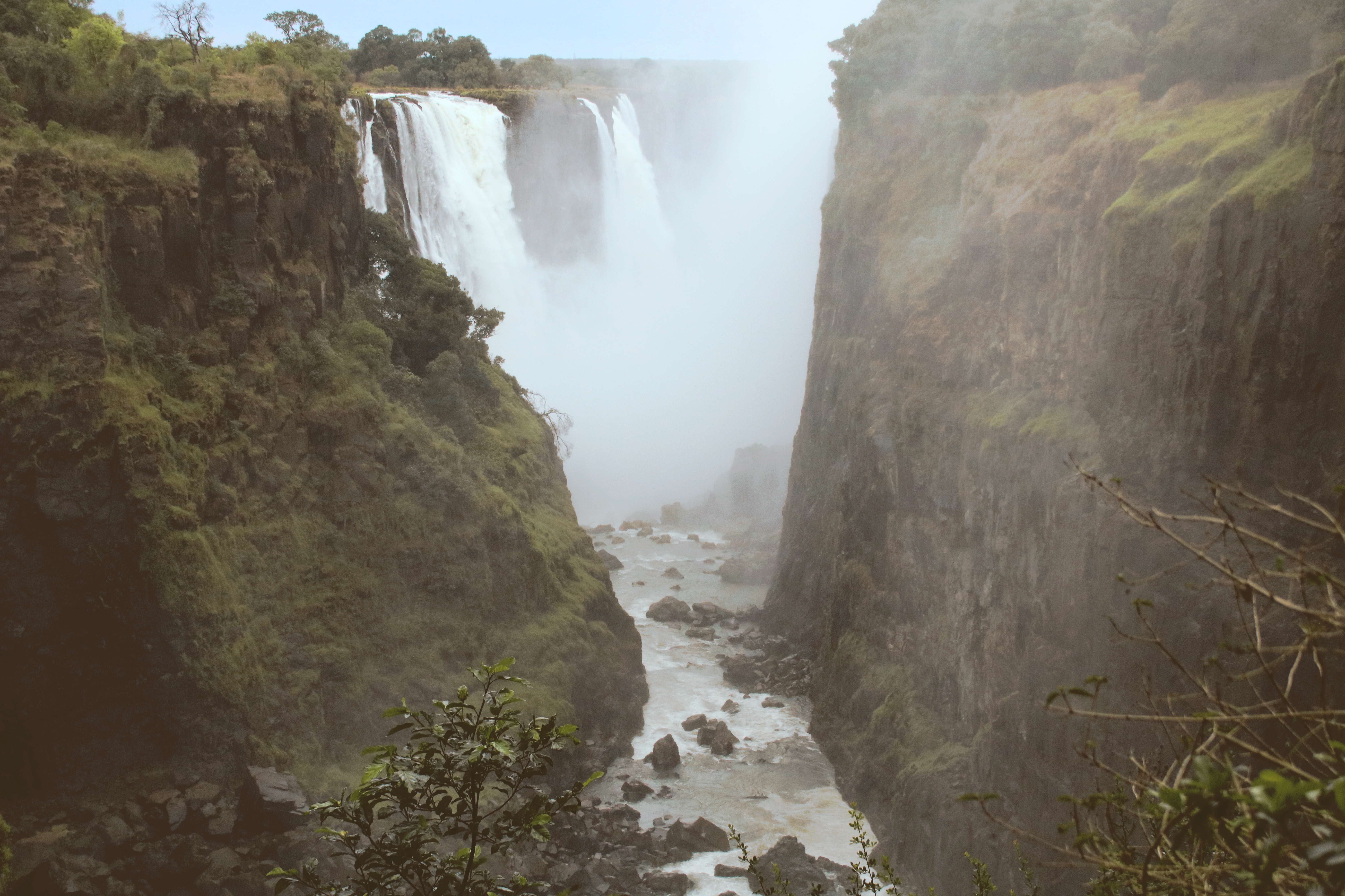 Victoria Falls from Zimbabwe side. CC: Jasmine Nears-Biesinger This work by Jasmine Nears is licensed under a Creative Commons Attribution-ShareAlike 4.0 International License